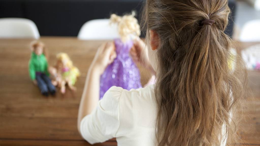 Eine Barbie gehört bei vielen jungen Mädchen in die Spielkiste.