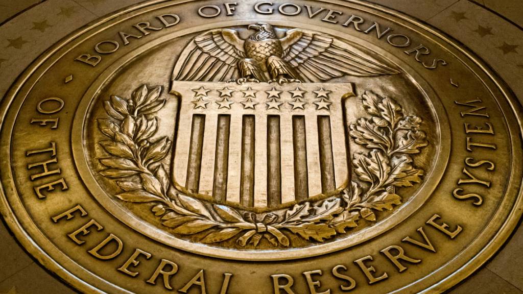 Die US-Notenbank Federal Reserve (Fed) belässt ihren Leitzins unverändert. (Symbolbild)