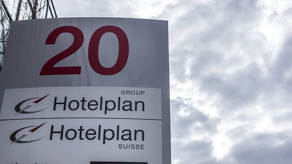 Firmen-Logos am Hauptsitz von Hotelplan in Glattbrugg: Beim Reiseveranstalter der Migros ist die Zahl der Türkei-Passagiere um 70 Prozent eingebrochen.