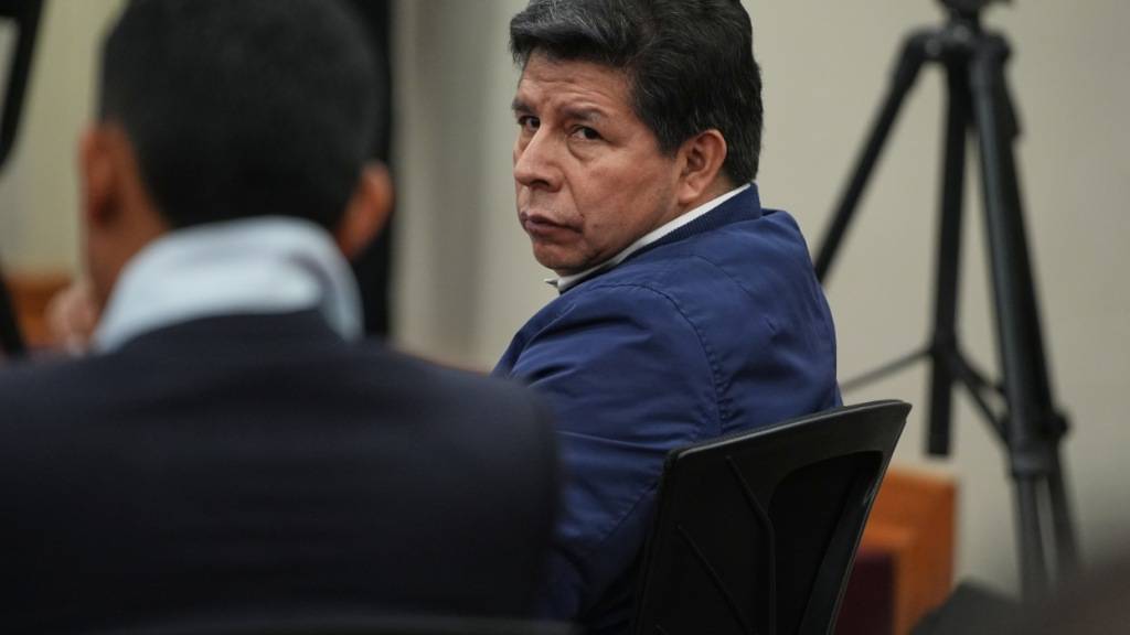 Der ehemalige peruanische Präsident Pedro Castillo nimmt an der Anhörung zu seinem Urteil teil. Foto: Guadalupe Pardo/AP/dpa