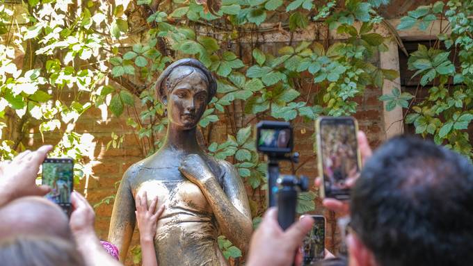 Julia-Statue in Verona hat Loch im Busen