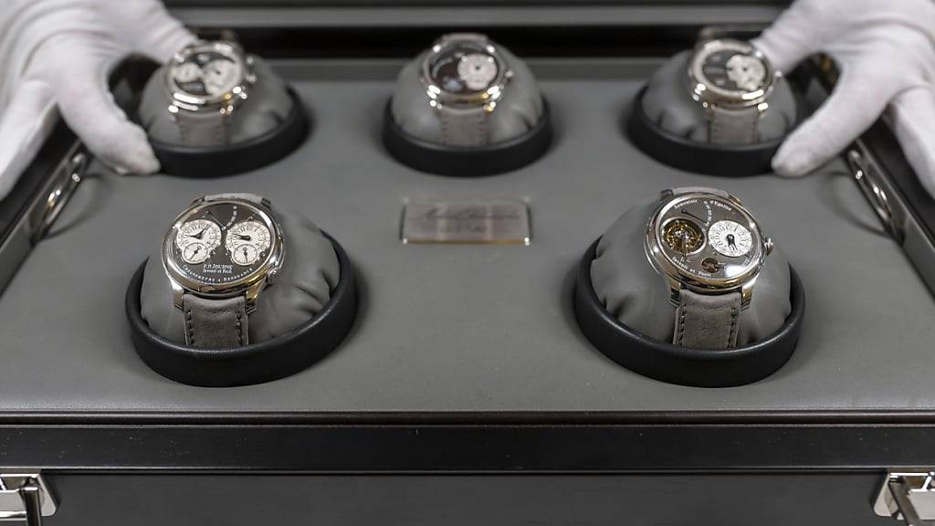 Das Auktionshaus Christie's versteigerte am Dienstagnachmittag mehrere Uhren der deutschen Formel-1-Legende Michael Schumacher.