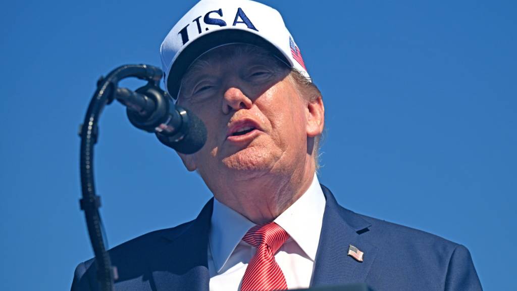 Im erbitterten Handelsstreit der beiden Nachbarländer startet Kanada mit Gegenzöllen auf US-Importe. Der US-Präsident holt gleich danach zum nächsten Schlag aus. (Archivbild)