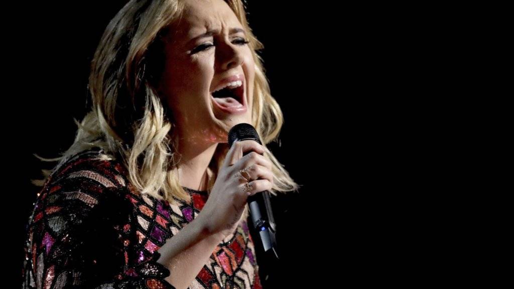Darf wegen Stimmband-Problemen vorerst nicht auftreten: Popstar Adele. (Archiv)