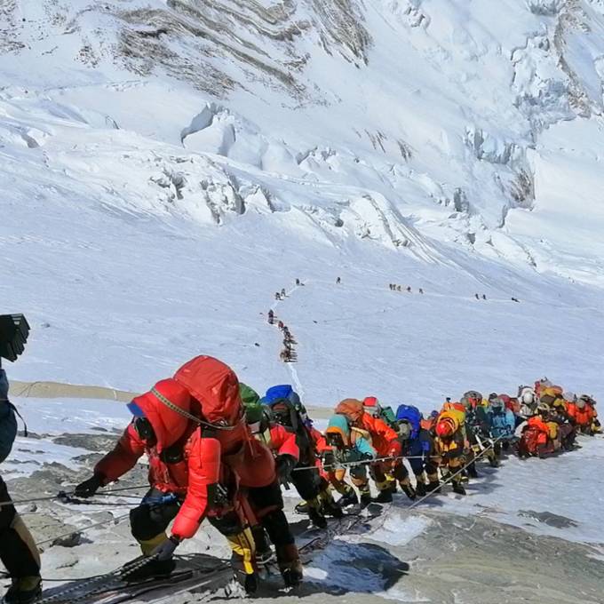 Kümmer dich um deinen eigenen Scheiss – Everest-Bergsteiger müssen Kot runtertragen