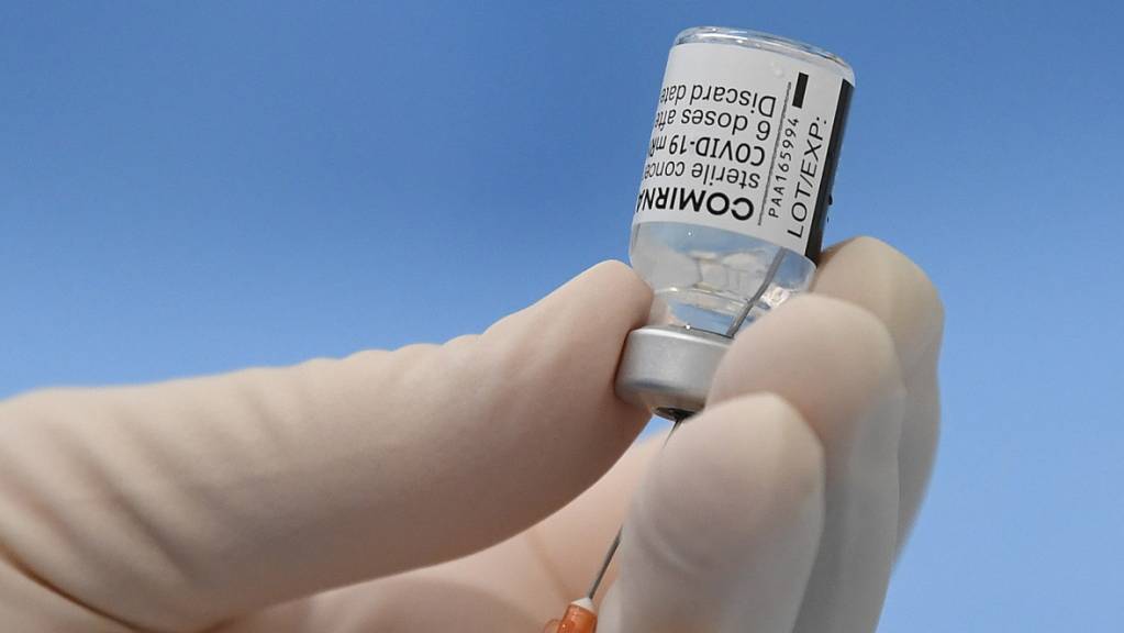 Gemäss einer Umfrage wollen sich 73 Prozent der Menschen in der Schweiz gegen das Coronavirus impfen lassen. (Themenbild)