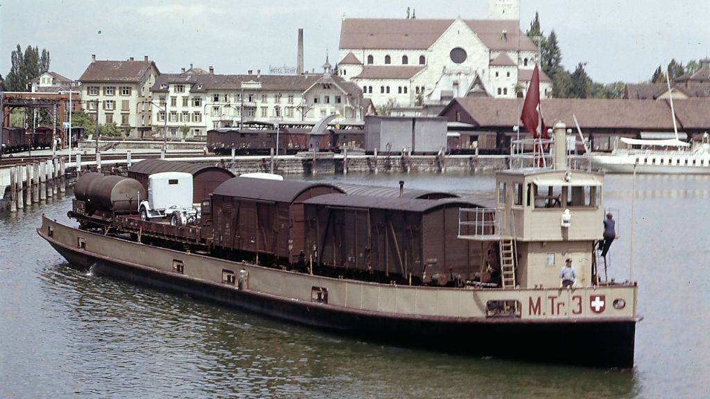 Eines der Trajektschiffe in den 1950-er Jahren im Hafen von Romanshorn.