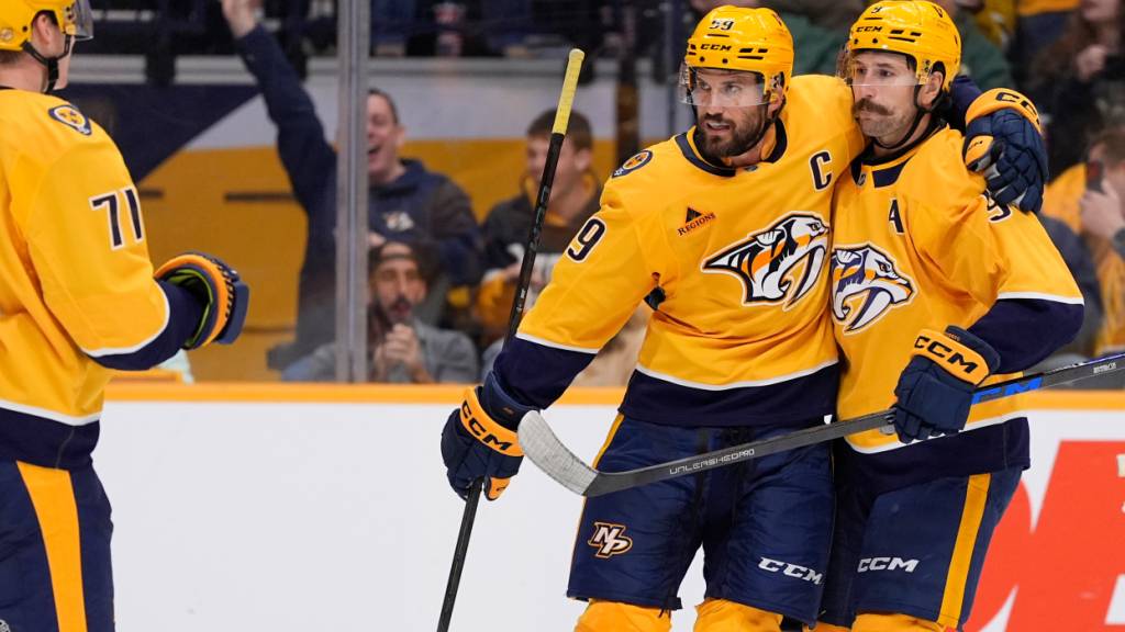 Roman Josi jubelt mit Filip Forsberg