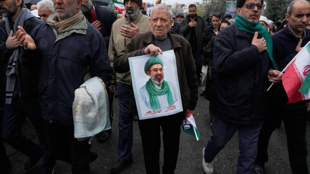 Chamenei bleibt unsichtbar – Iran wartet auf erste Rede