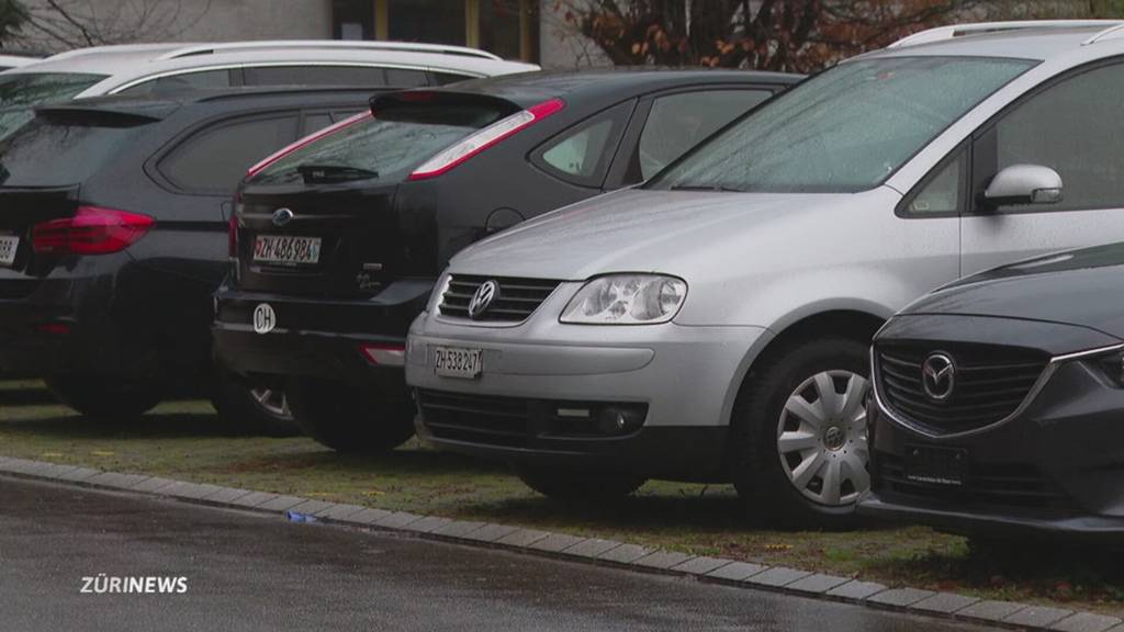 Ärger um weniger Parkplätze: Glattbrugg wehrt sich gegen neue Regelung