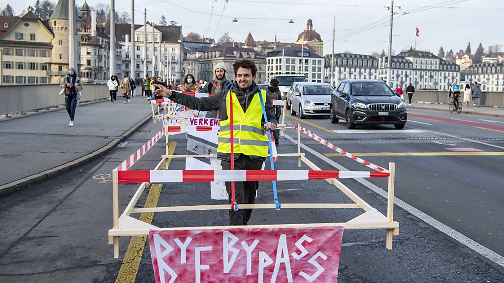 Kundgebung gegen den Bypass im Januar 2022: Das Projekt ist in der Stadt Luzern umstritten. (Archivaufnahme)