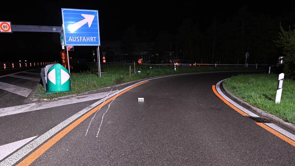 Lenker und Mitfahrer flüchten nach Unfall in Bülach zu Fuss – verhaftet