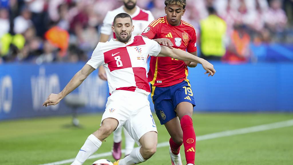 Die Kroaten (Mateo Kovacic) waren mehrheitlich am Ball, die Spanier (Lamine Yamal) wussten mit selbigem jedoch mehr anzufangen. Am Ende stand das 3:0 sinnbildlich für den neuen Pragmatismus der Mannschaft von Luis de la Fuente