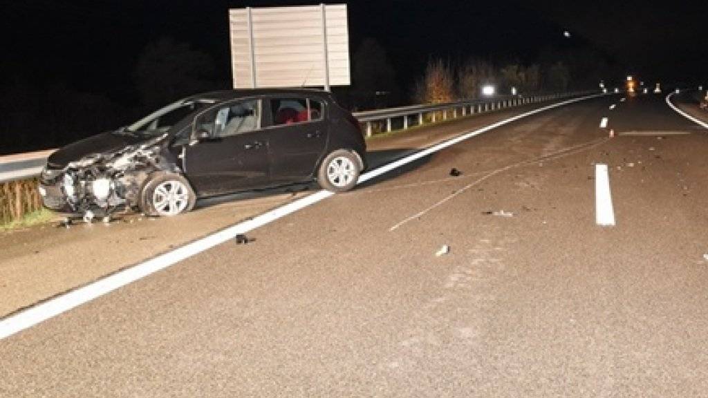 Beim Unfall auf der A4 bei Schaffhausen entstand an den Auto Totalschaden.