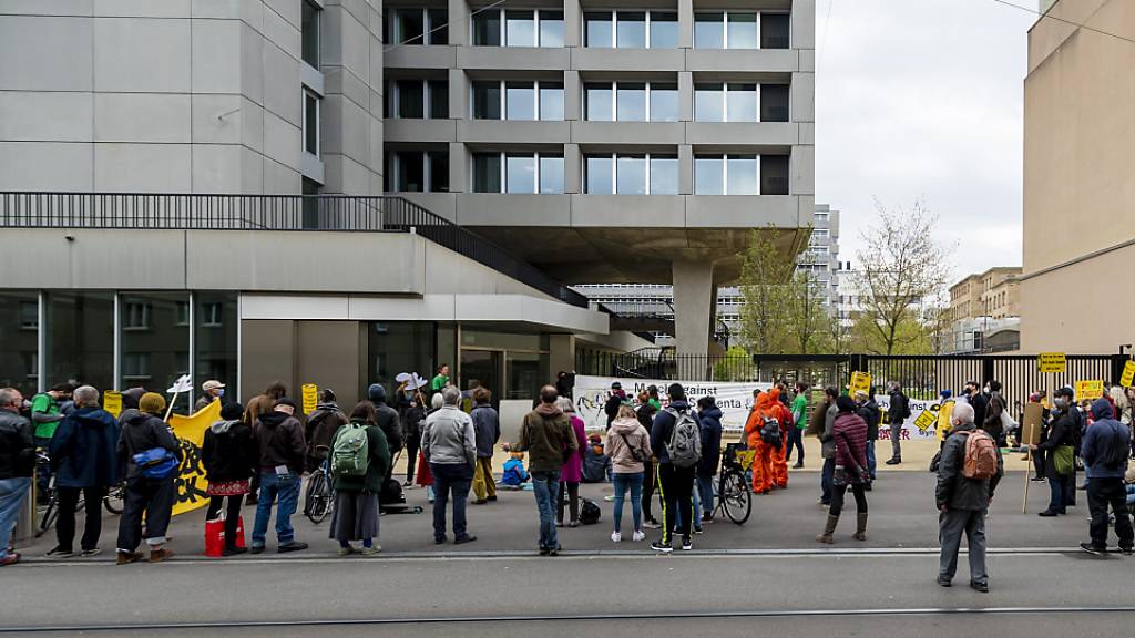 Corona-konformer Protest gegen Syngenta & Co in Basel