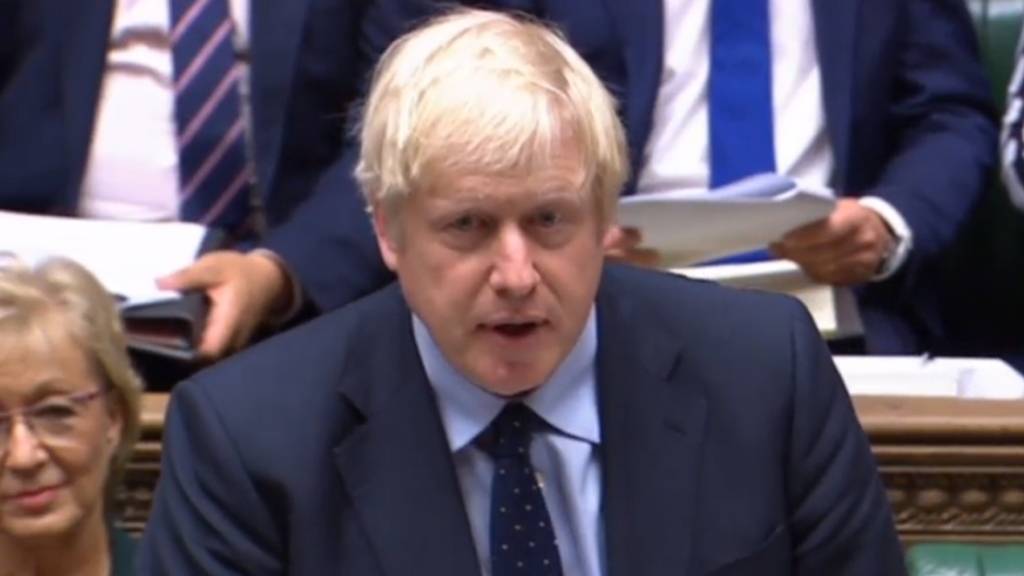 Der britische Premierminister Boris Johnson hat die absolute Mehrheit im Unterhaus verloren. Ein Abgeordneter von Johnsons konservativer Partei wechselte am Dienstag in London zur Fraktion der pro-europäischen Liberaldemokraten.