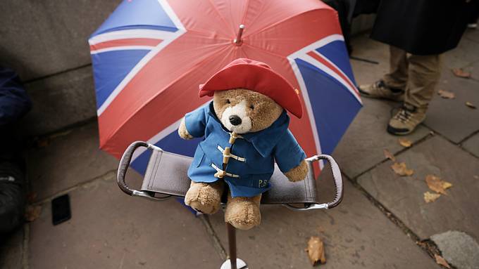 Britisches Königshaus stiftet hunderte Paddington-Bären