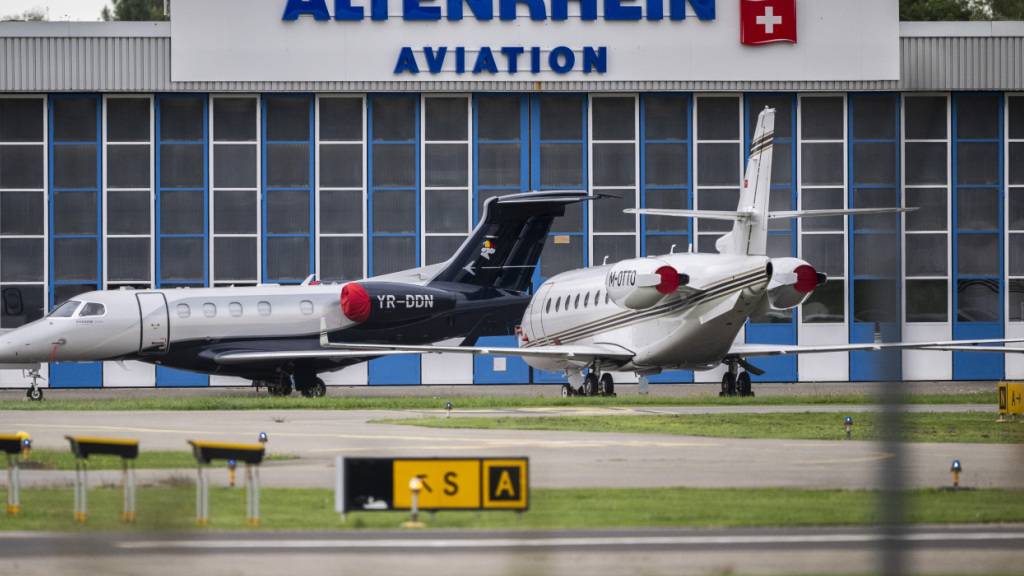 Der Flughafen St. Gallen-Altenrhein feiert im August sein 100-jähriges Bestehen. Dabei ist eine Show der Patrouille Suisse geplant, der Kunstflugstaffel der eidgenössischen Luftwaffe. (Archivbild)