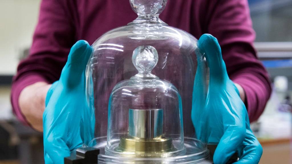 An die Mitgliedsstaaten der Meterkonvention wurden Kopien des Urkilogramms in Paris verteilt. Die Schweizer Kopie wird von Eidgenössischen Institut für Metrologie (Metas) gut geschützt aufbewahrt. (Archivbild)