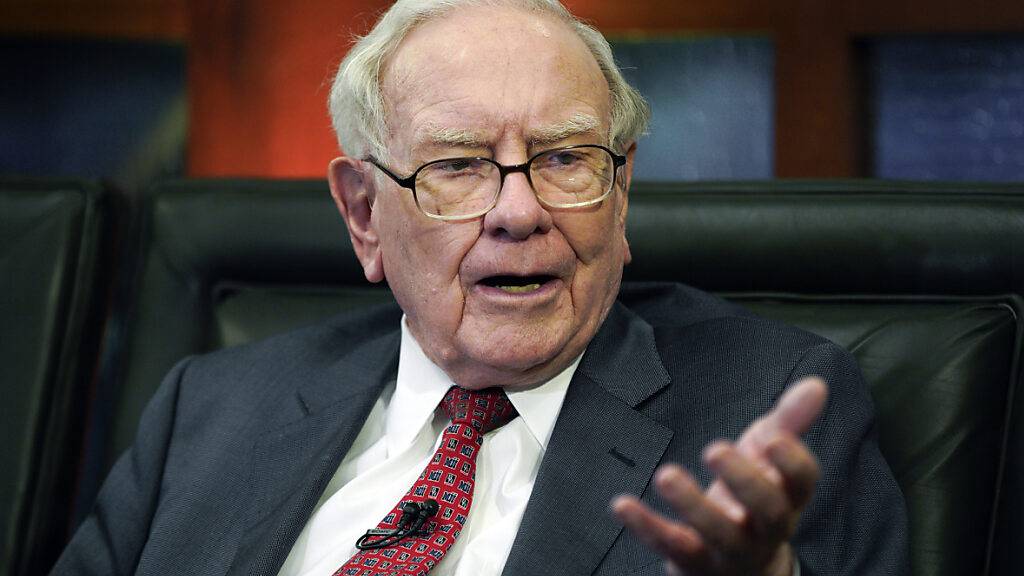 Der legendäre Investor Warren Buffett. einer der reichsten Menschen der Welt, hat sich zusammen mit anderen Milliardären wie Bill Gates dazu verpflichtet, mindestens die Hälfte ihres Vermögens zu spenden. Dieses Ziel hat er inzwischen erreicht. (Archivbild)