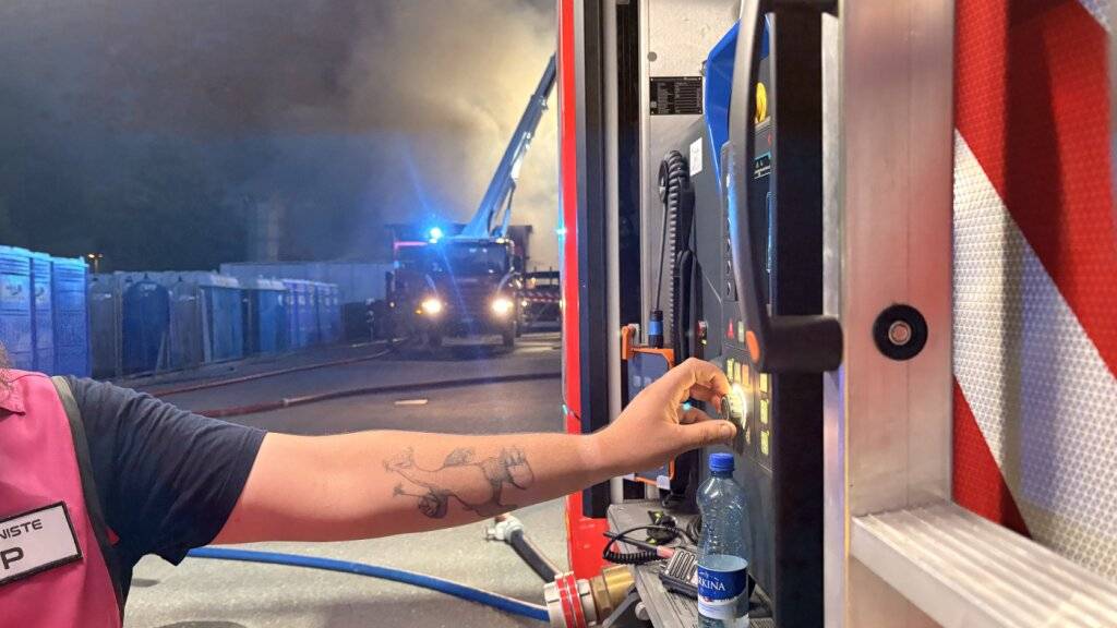 Die Feuerwehr brachte den Brand in Chalais VS unter Kontrolle.