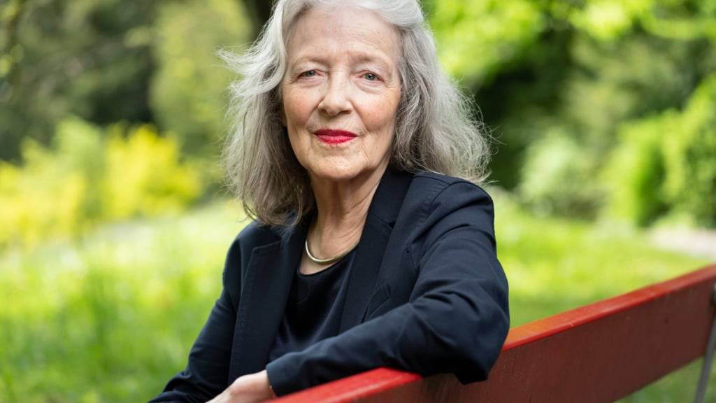 Schriftstellerin Gertrud Leutenegger in einem Park in Zürich im Mai 2023. (Archivbild)