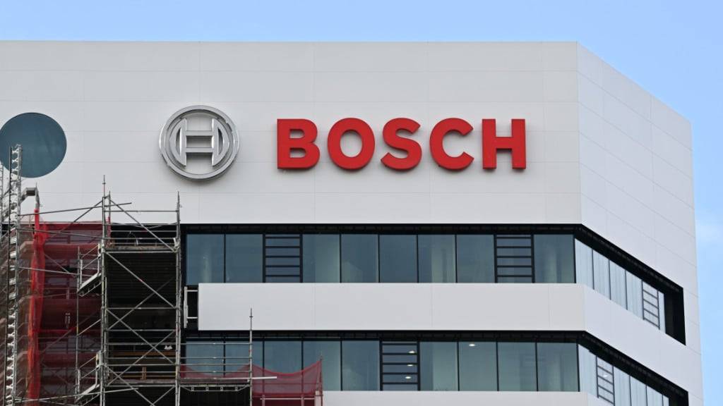 Der deutsche Autozulieferer Bosch setzt an seinem Standort in Reutlingen den Rotstift an: Bis zu 1100 Jobs sollen abgebaut werden, weil das Unternehmen sparen will. (Archivbild)