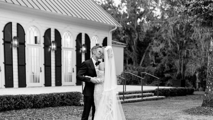 So Sieht Das Hochzeitskleid Von Hailey Bieber Aus Fm1today