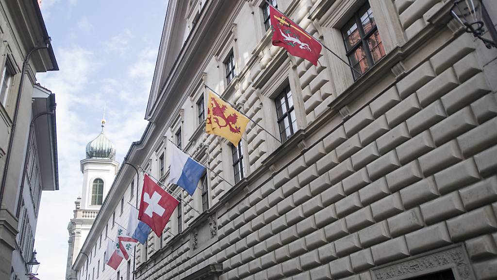 Der Kanton Luzern hat seine Richtprämien für die Prämienverbilligungen für 2024 festgelegt. (Symbolbild)