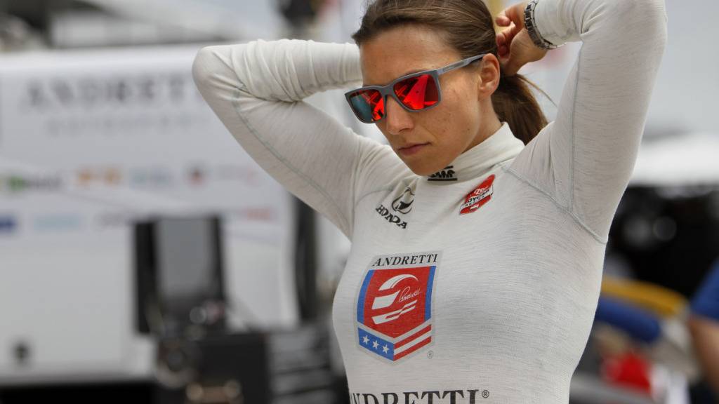 Ex-Autorennfahrerin Simona de Silvestro fährt an die Olympischen Winterspiele