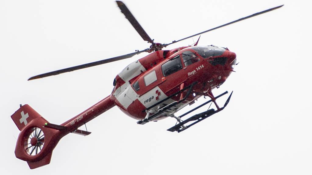 Ein schwer verletzter Feldarbeiter musste am Donnerstag im Kanton Thurgau von der Rega ins Spital geflogen werden. (Symbolbild)