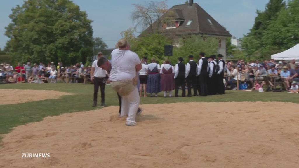 König am Bachtel: Grosse Überraschung an kleinem Schwingfest