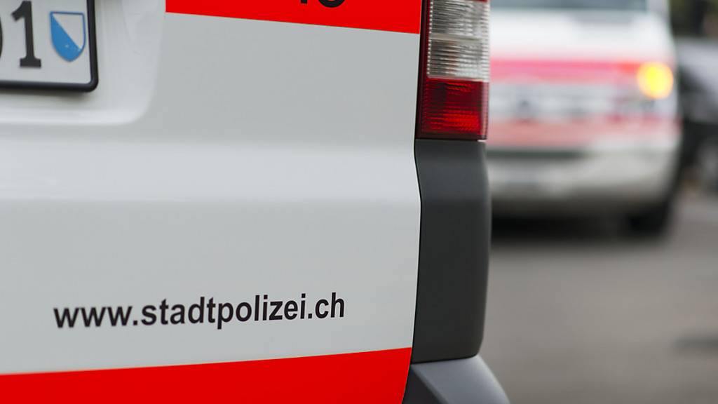 Nach einem Überfall auf ein Schmuckgeschäft im Kreis 1 sucht die Stadtpolizei Zürich Zeugen. (Symbolbild)