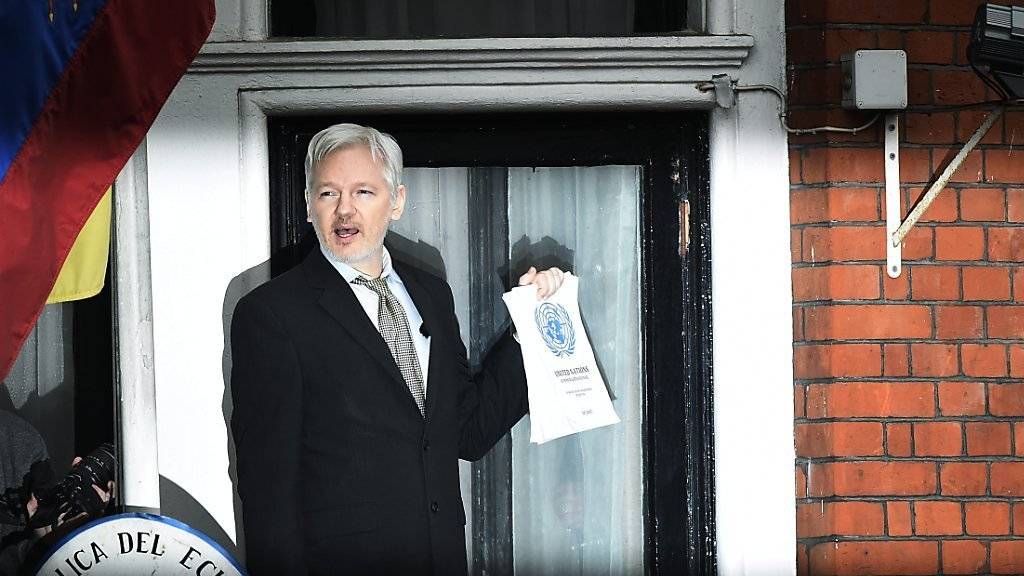 Wikileaks-Gründer Julian Assange auf dem Balkon der ecuadorianischen Botschaft in London. (Archiv)