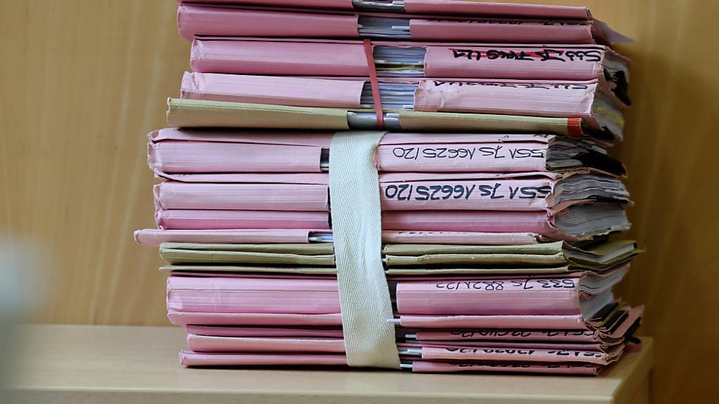 Die Aktenberge wachsen bei der Zürcher Staatsanwaltschaft: 2023 nahm die Zahl der neu eingehenden Fälle erneut zu. (Symbolbild)