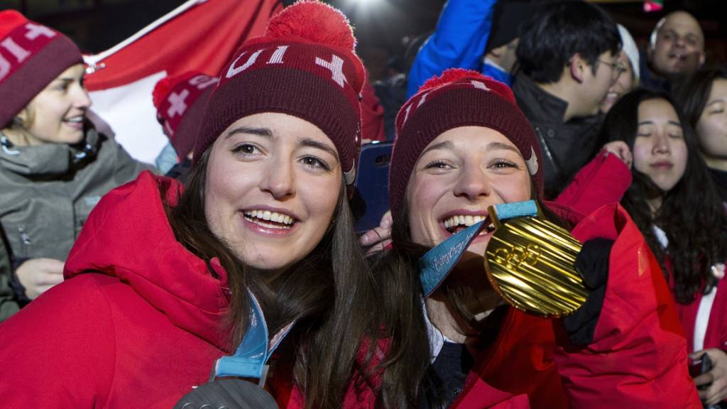 Mathilde Gremaud (links) und Olympiasiegerin Sarah Höfflin wollen vier Jahre nach ihrem Doppelsieg (im Bild) wieder glänzen