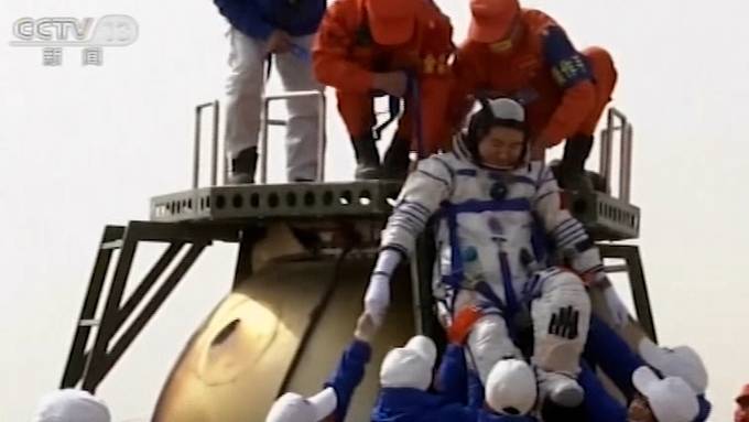 Chinesische Astronauten nach Rekord-Weltraummission zurück auf der Erde