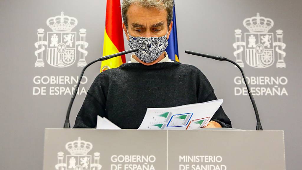 Fernando Simon, Leiter der Behörde für Gesundheitliche Notfälle (CCAES) von Spanien, spricht im Rahmen einer Pressekonferenz über die Covid-19-Pandemie. Foto: Ricardo Rubio/EUROPA PRESS/dpa