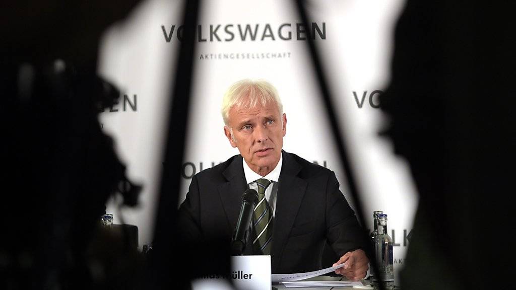 Matthias Müller verspricht Klärung, während die Börsen VW abstrafen (Archivbild).
