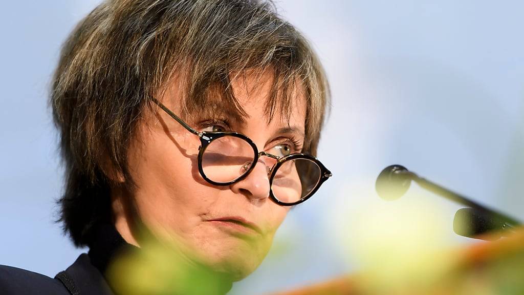 Alt Bundesrätin Micheline Calmy-Rey unterstützt als Mitunterzeichnerin die Volksinitiative für ein Atomwaffenverbot. (Archivbild)