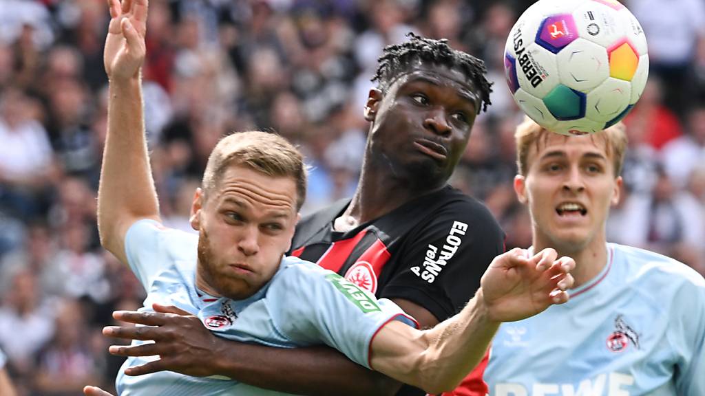 Abwehrspieler Benno Schmitz (links) stösst aus Köln zu den Grasshoppers