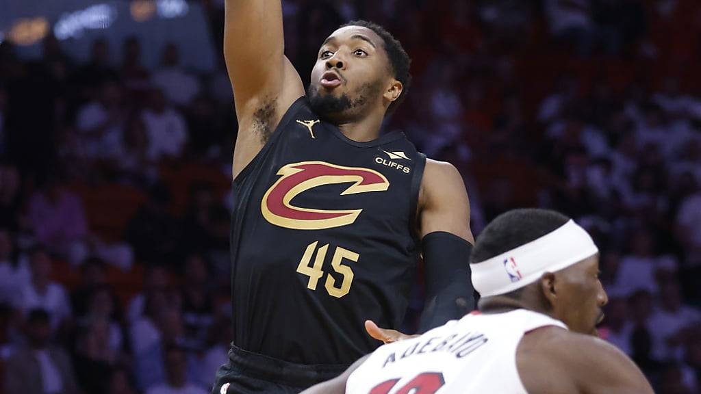 Cleveland Cavaliers (hier mit Donovan Mitchell Nr. 45) demütigen die Miami Heat