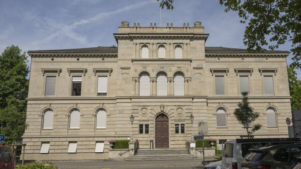 Der Kanton Zug (im Bild das Regierungsgebäude) nutzt künftig eine private Liegenschaft als Asylunterkunft, wie die Zuger Direktion des Innern am Dienstag mitteilte.