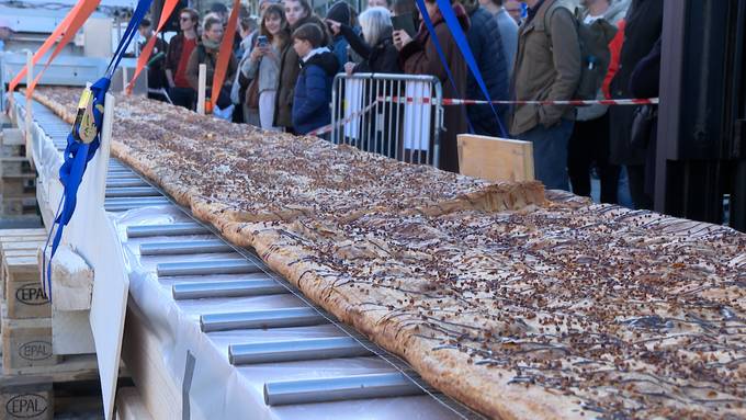 Neuer Weltrekord: Berner Bäckerei produziert grösstes veganes Pain au Chocolat 