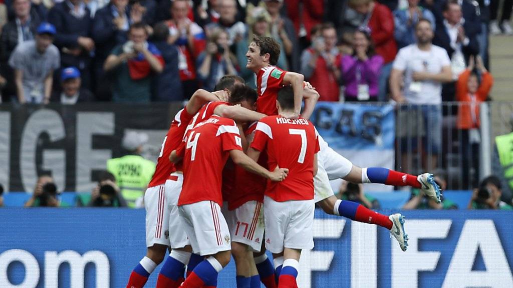Das russische Nationalteam schoss sich mit einem 5:0 gegen Saudi-Arabien zurück in die Herzen der heimischen Fans