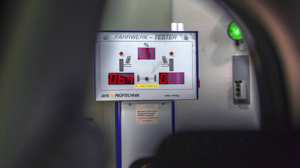 Das St. Galler Strassenverkehrsamt ist rund 29'000 Fahrzeugprüfungen im Rückstand. (Symbolbild)