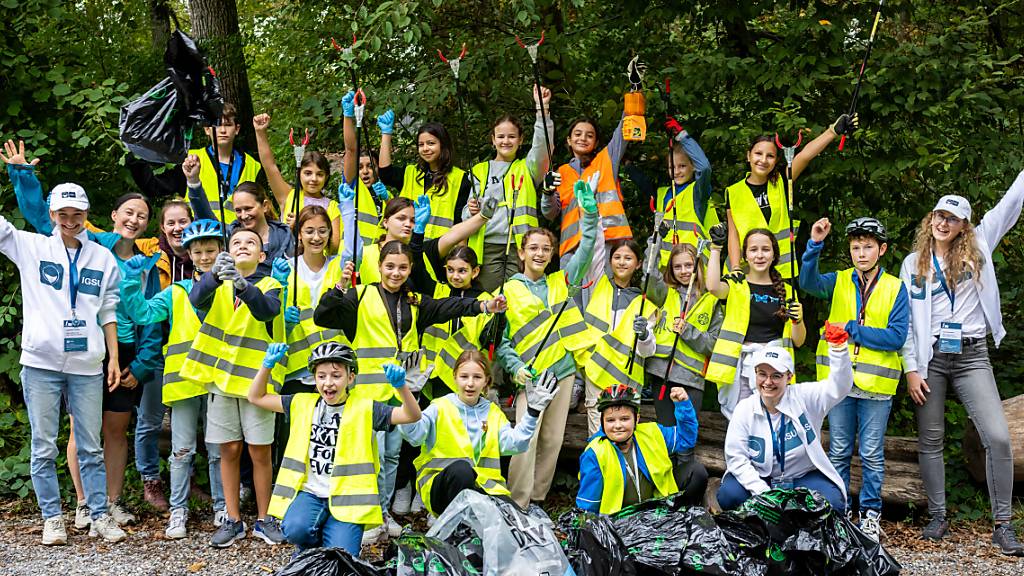 Auch Schülerinnen und Schüler aus in Bülach ZH haben am Freitag Abfall eingesammelt.