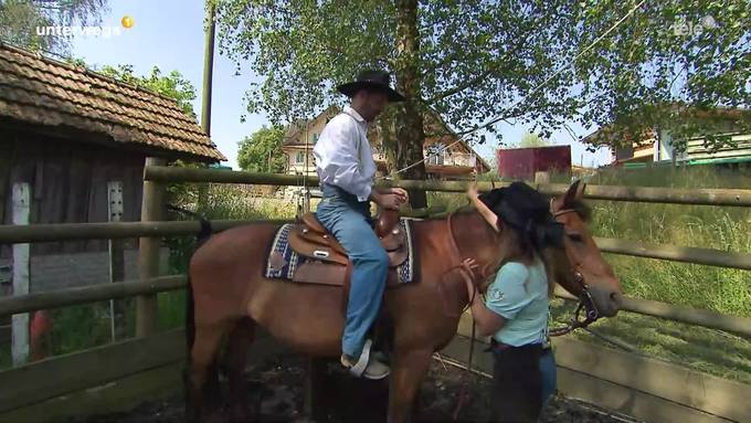 «Howdy Cowboy»: Damian Betschart lernt Westernreiten