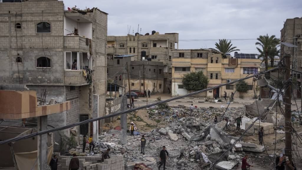 Israel bereitet eine Militäroffensive auf die an Ägypten angrenzende Stadt Rafah vor. Foto: Fatima Shbair/AP/dpa