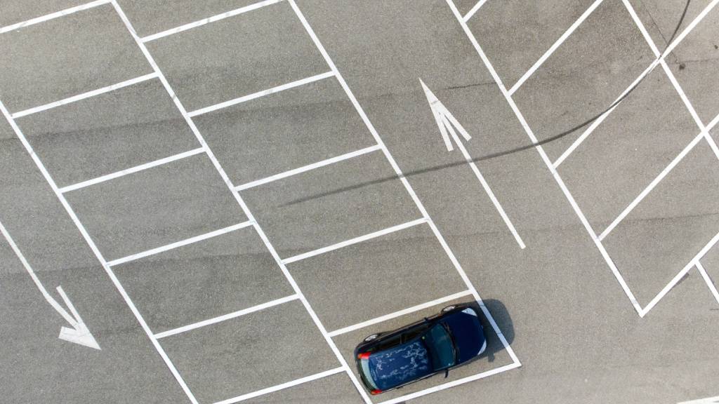 Wegen der Mobilitätsallianz sind die Parkplätze von St. Galler Unternehmen weniger besetzt und der CO2-Ausstoss sinkt. (Archivbild)